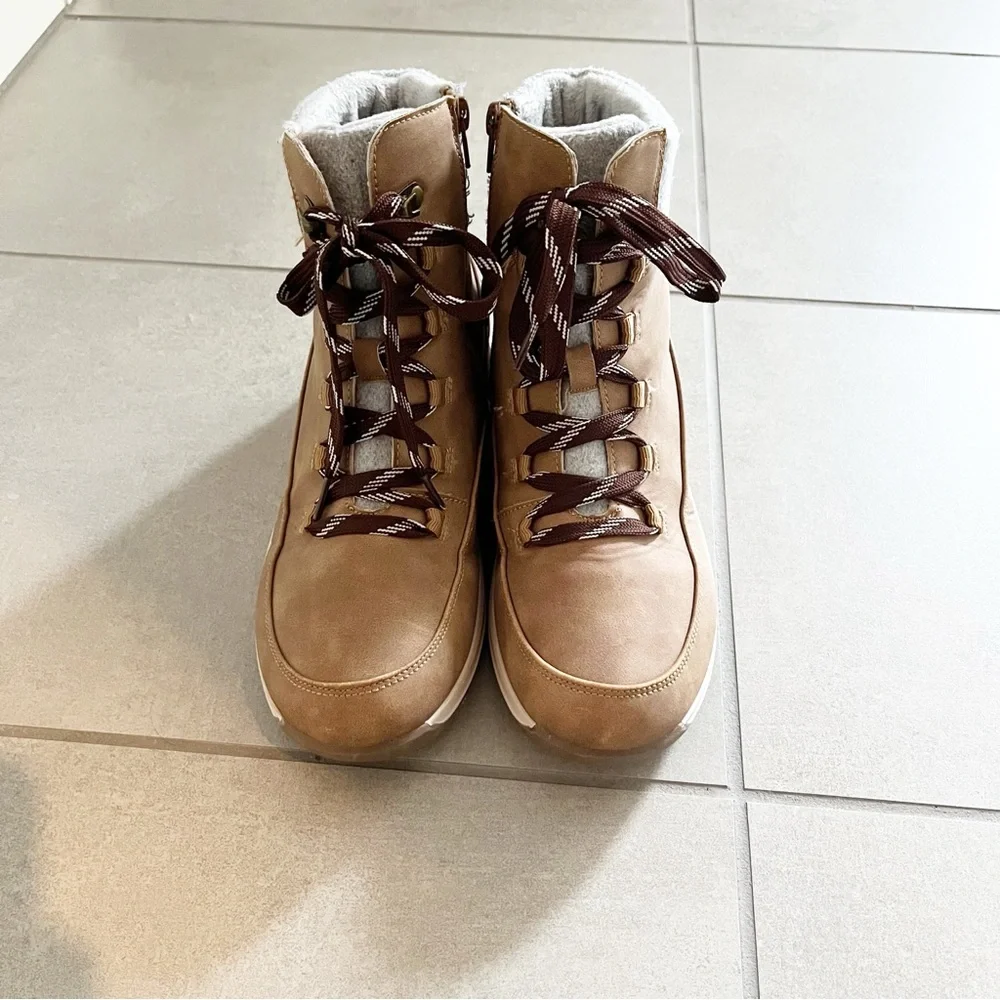 Women’s Winter Boots Size 7.5